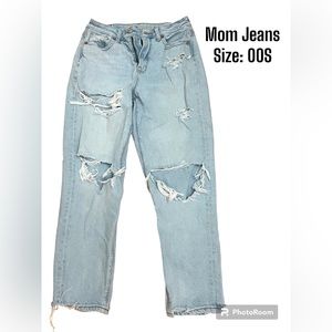 American Eagle Light Washed Distressed Mom Jean - Size 00 XShort